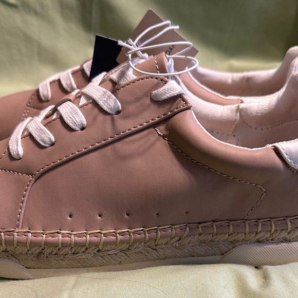 Universal Threads Shaelyn Sneakers - Picture 4 of 6